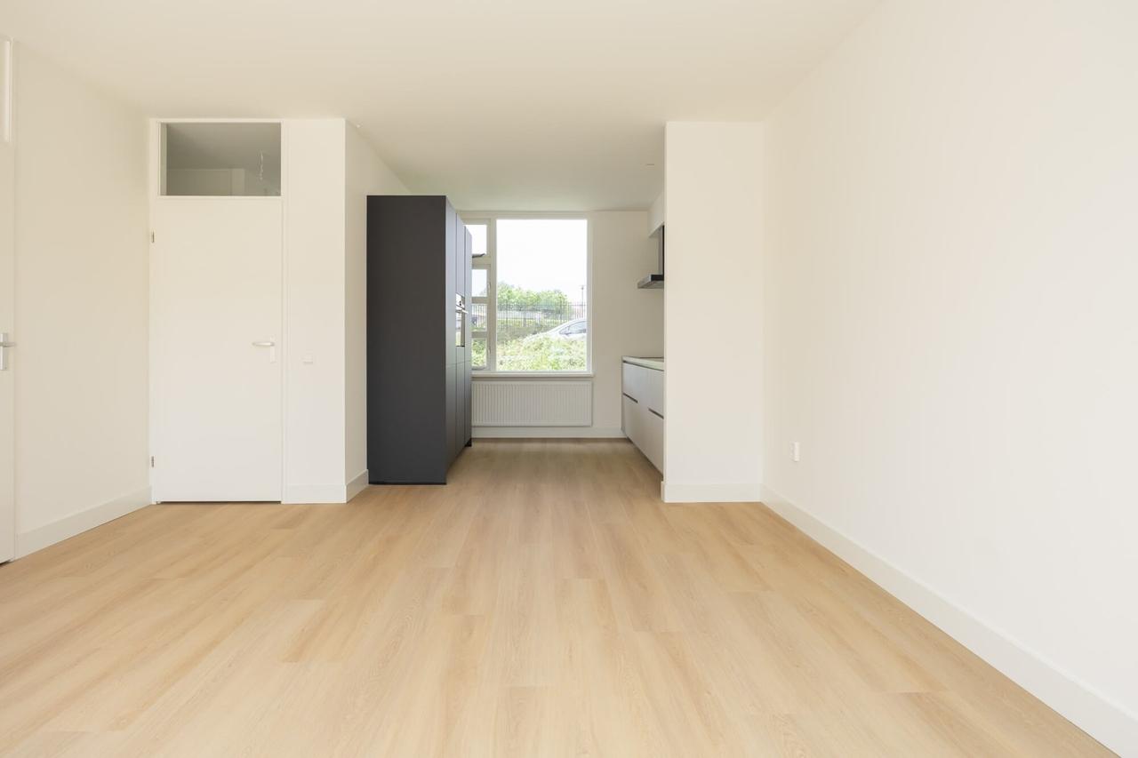 Renovated family home with garden - Image 3
