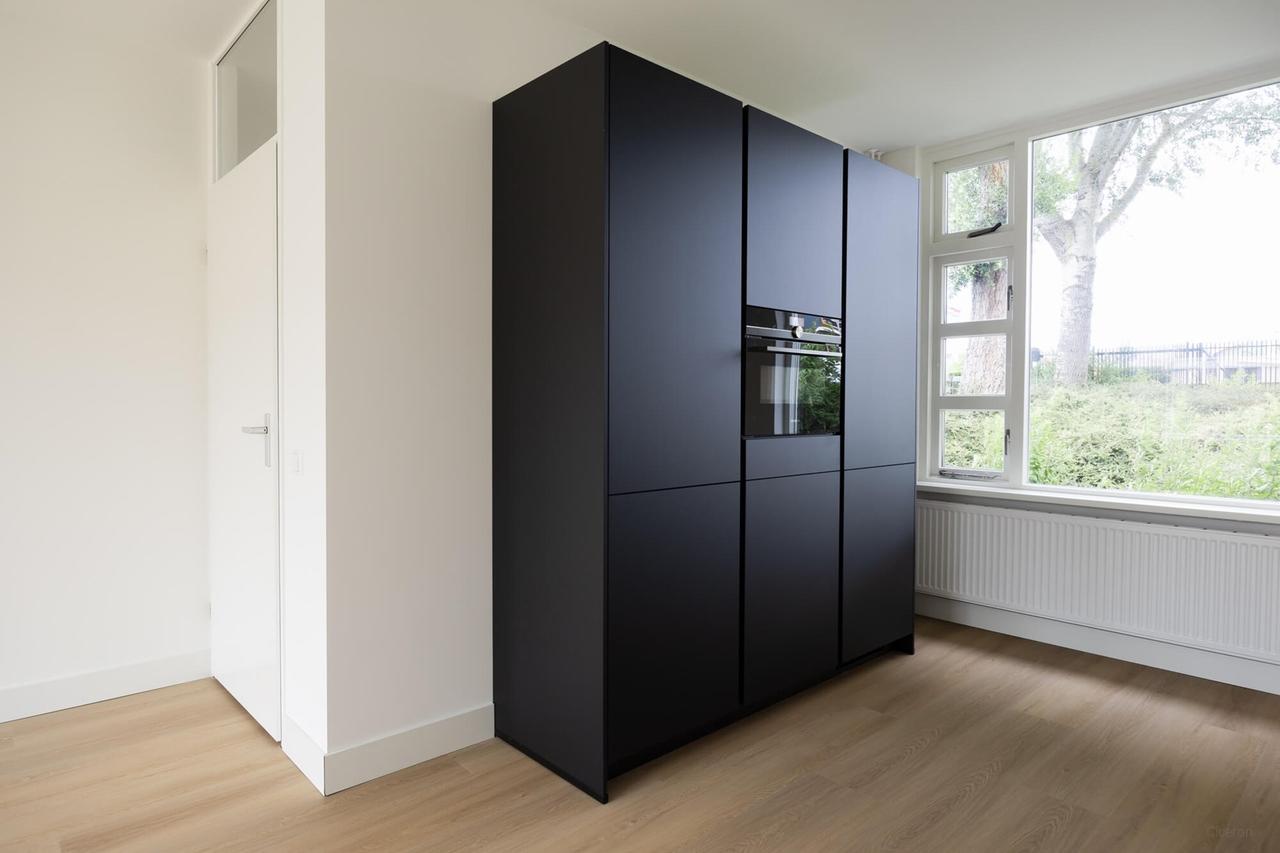 Renovated family home with garden - Image 5