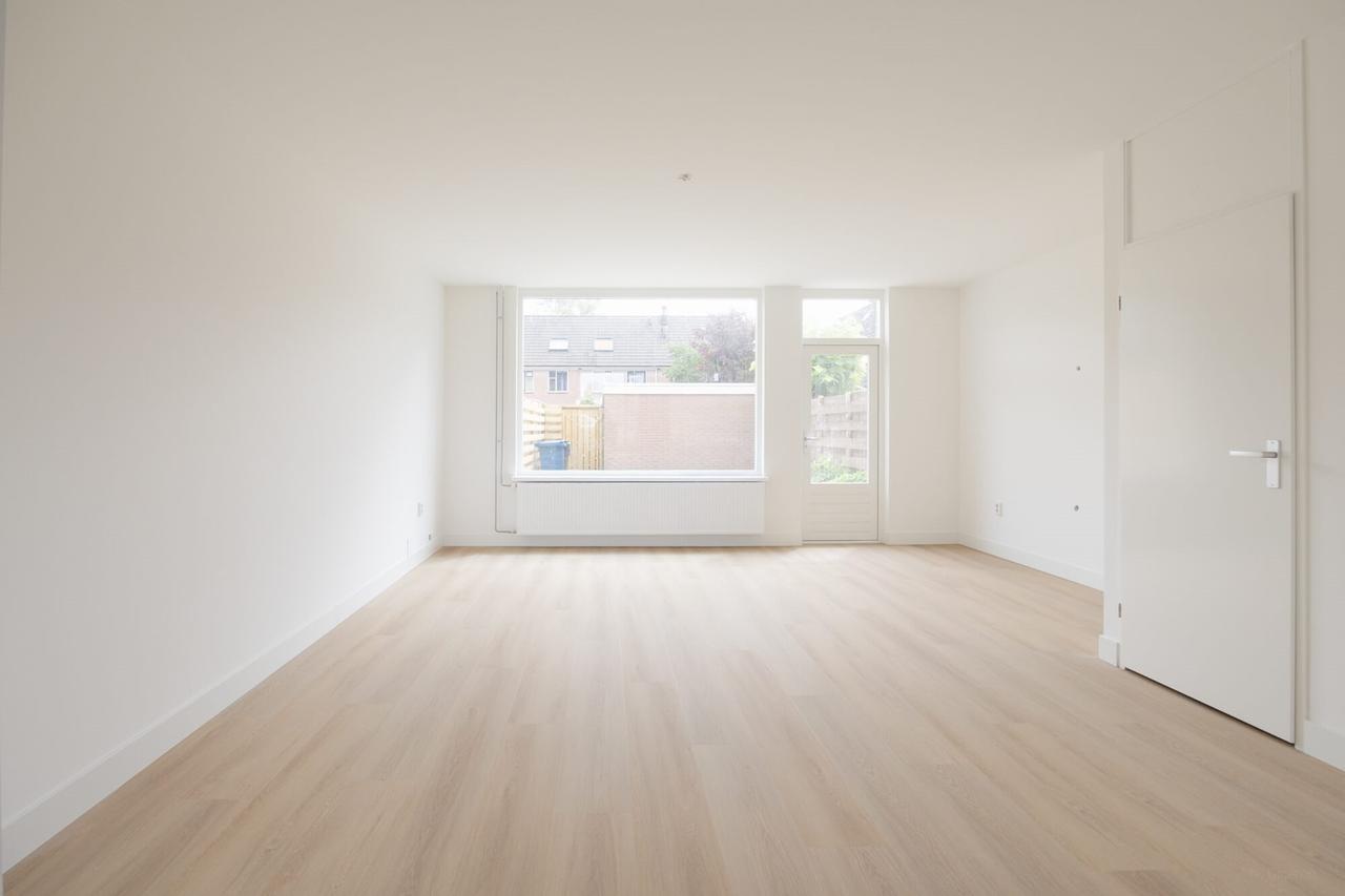 Renovated family home with garden - Image 7