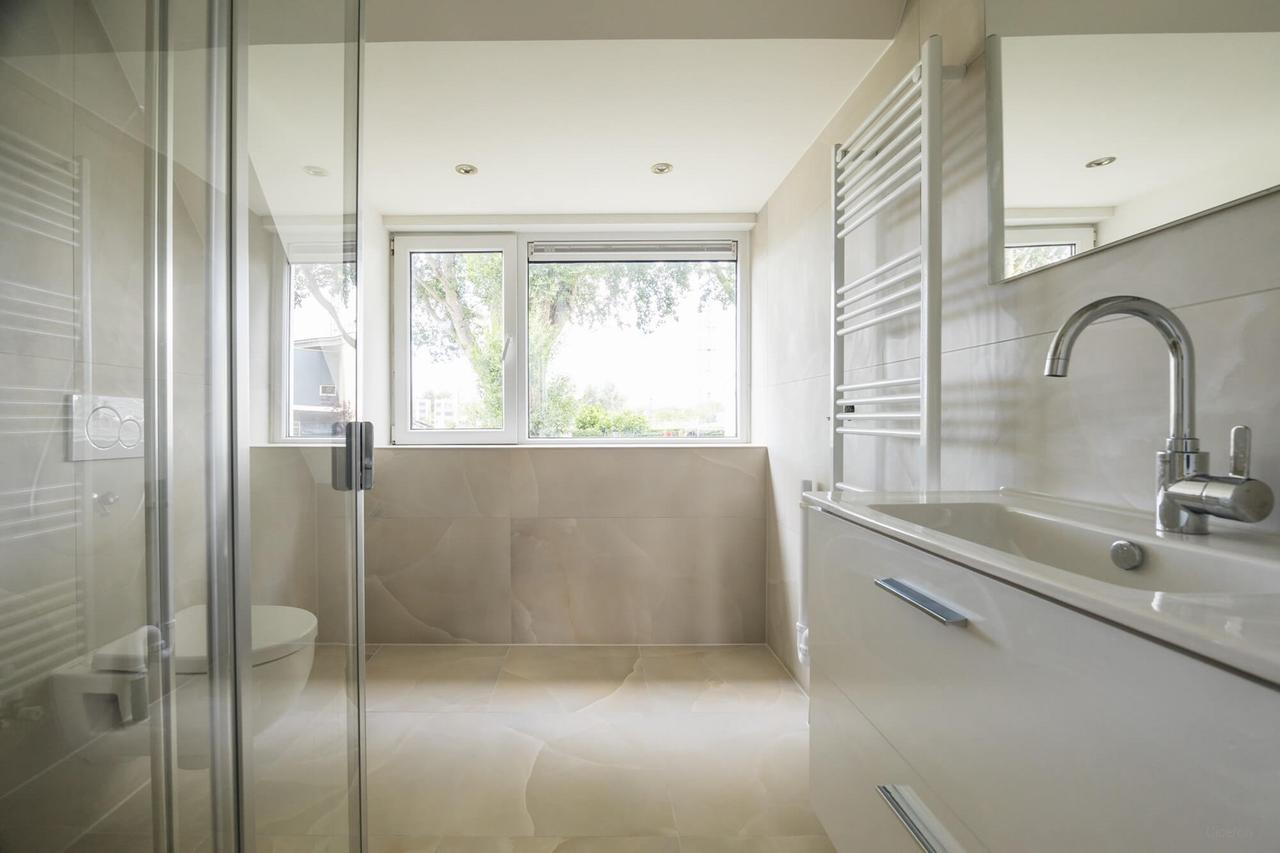 Renovated family home with garden - Image 22
