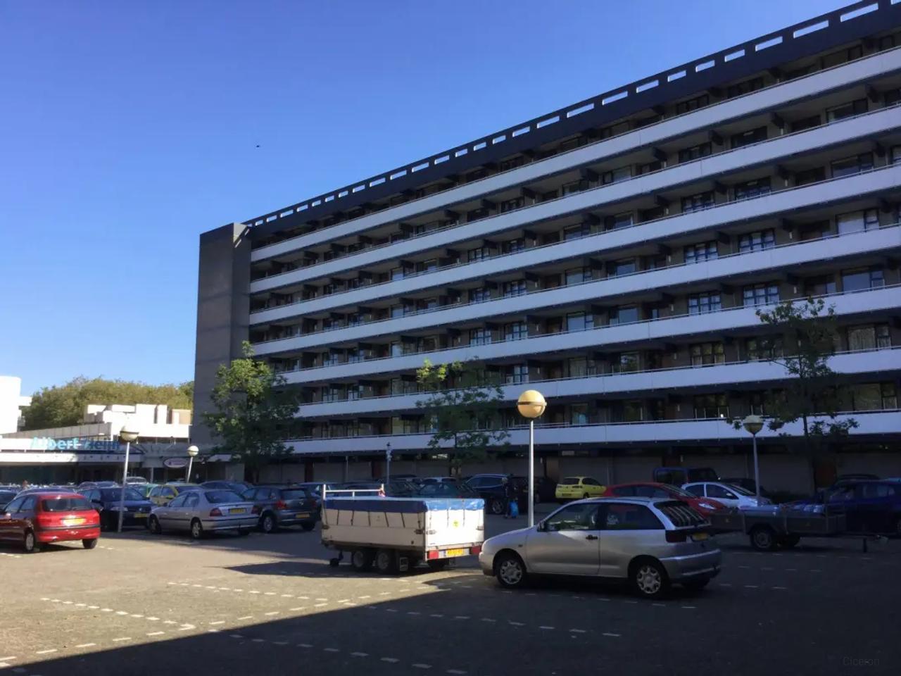 Licht 3-kamerappartement met zonnig balkon - Afbeelding 1
