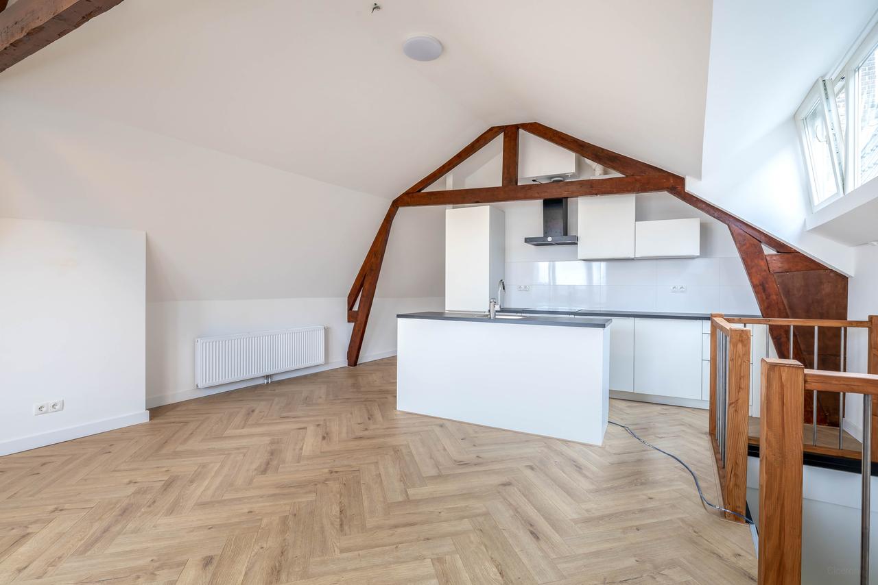 Studentenappartement met veel licht in Nieuwe Westen - Afbeelding 1