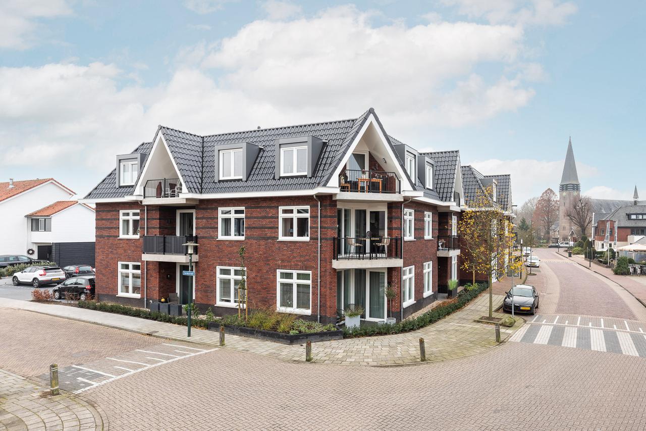 3-room apartment with balcony and elevator - Image 1