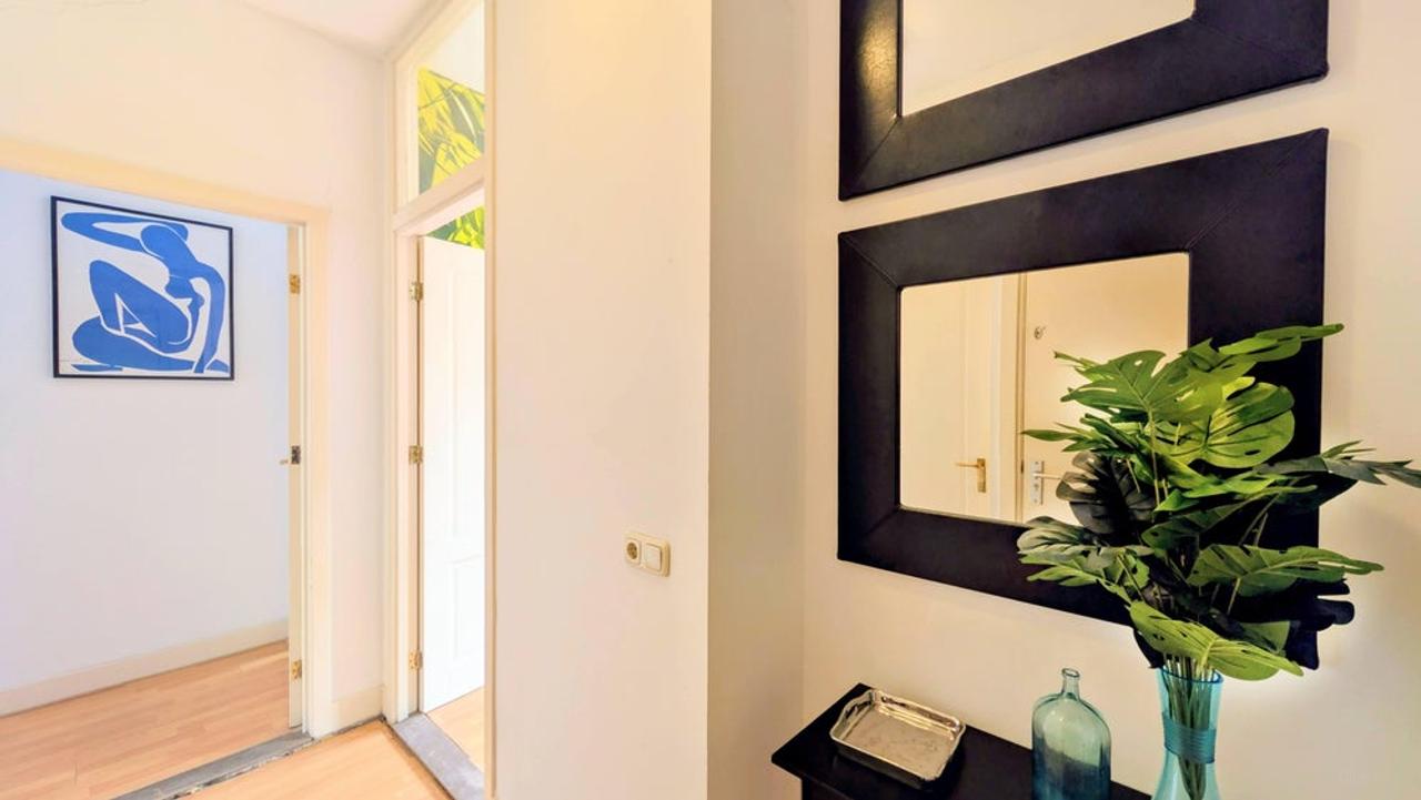Licht gemeubileerd appartement met balkon - Afbeelding 2