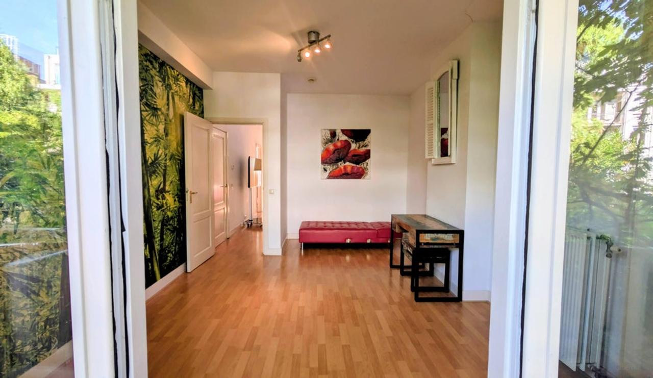 Licht gemeubileerd appartement met balkon - Afbeelding 13