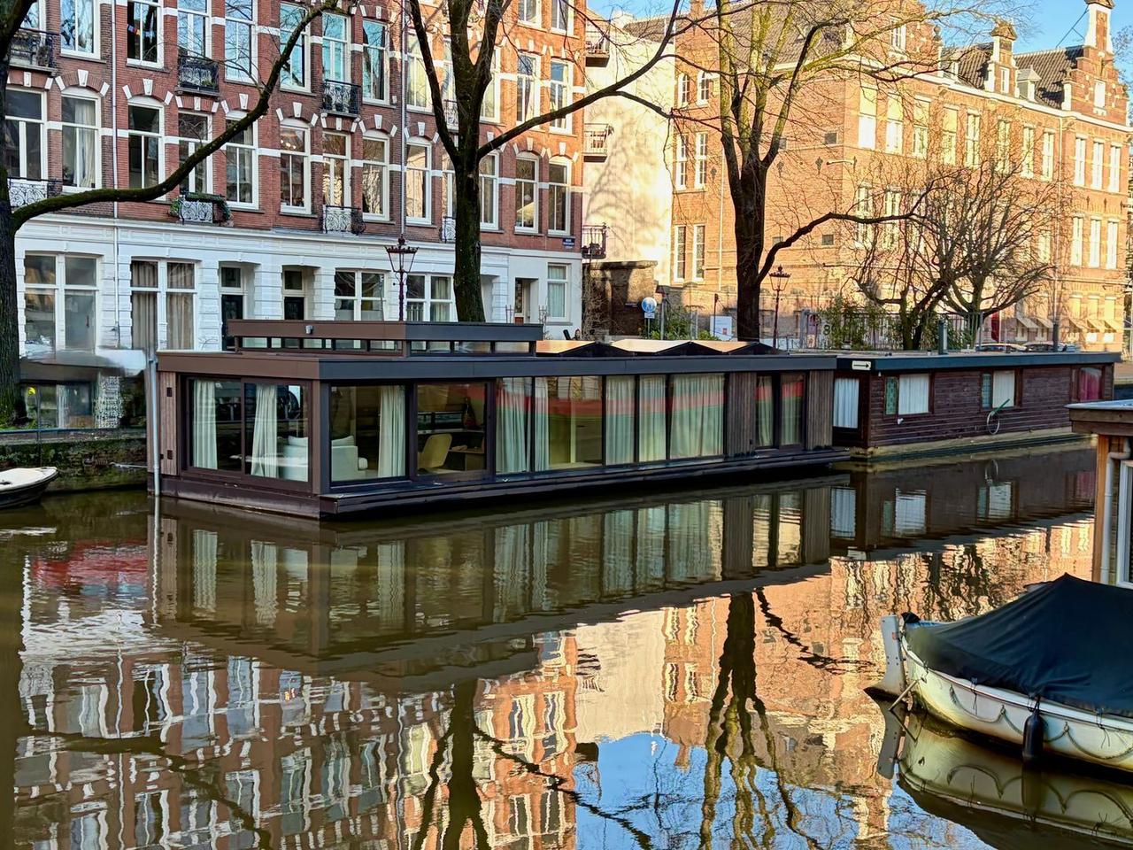 Woonboot met 2 slaapkamers aan de gracht - Afbeelding 21