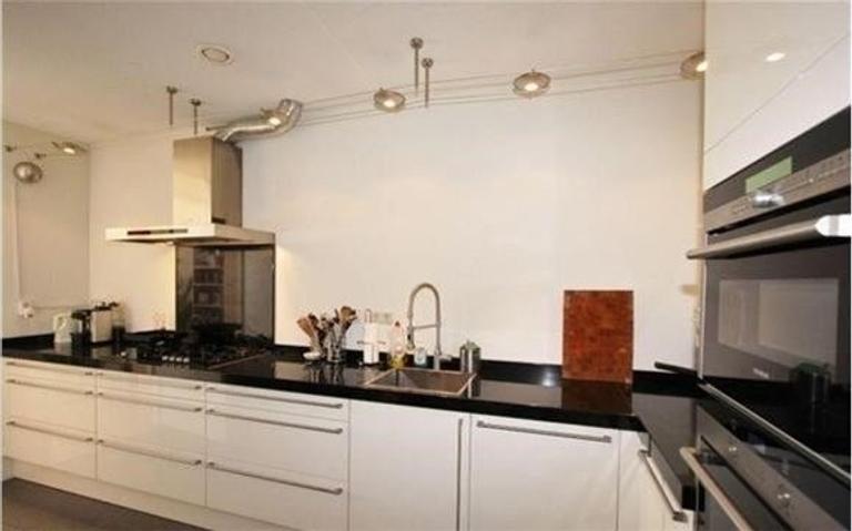 98 m2 appartement met groot terras in Osdorp - Afbeelding 2