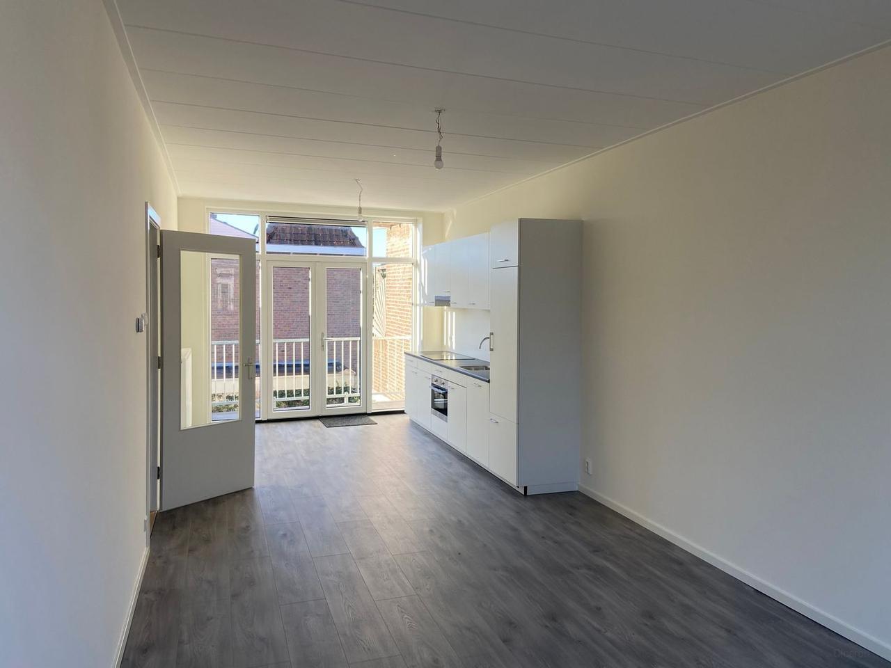 Net gerenoveerd dubbel bovenhuis met 4 slaapkamers - Afbeelding 1