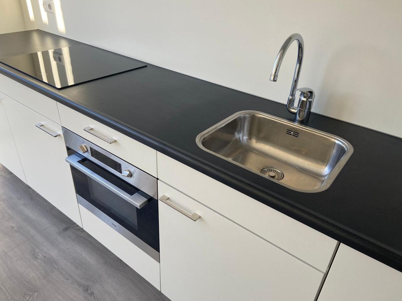Net gerenoveerd dubbel bovenhuis met 4 slaapkamers - Afbeelding 6