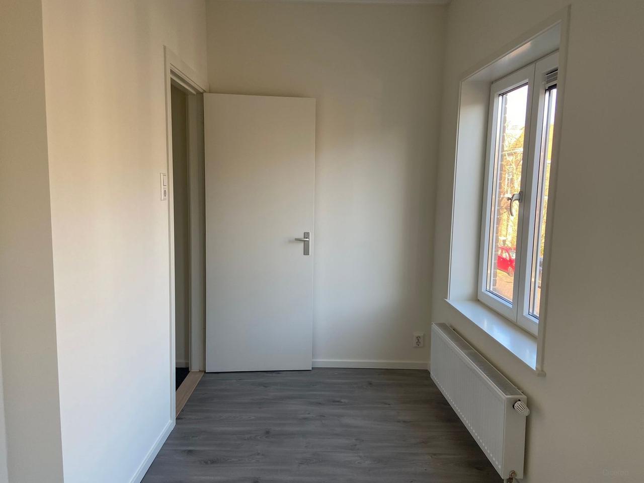 Net gerenoveerd dubbel bovenhuis met 4 slaapkamers - Afbeelding 9