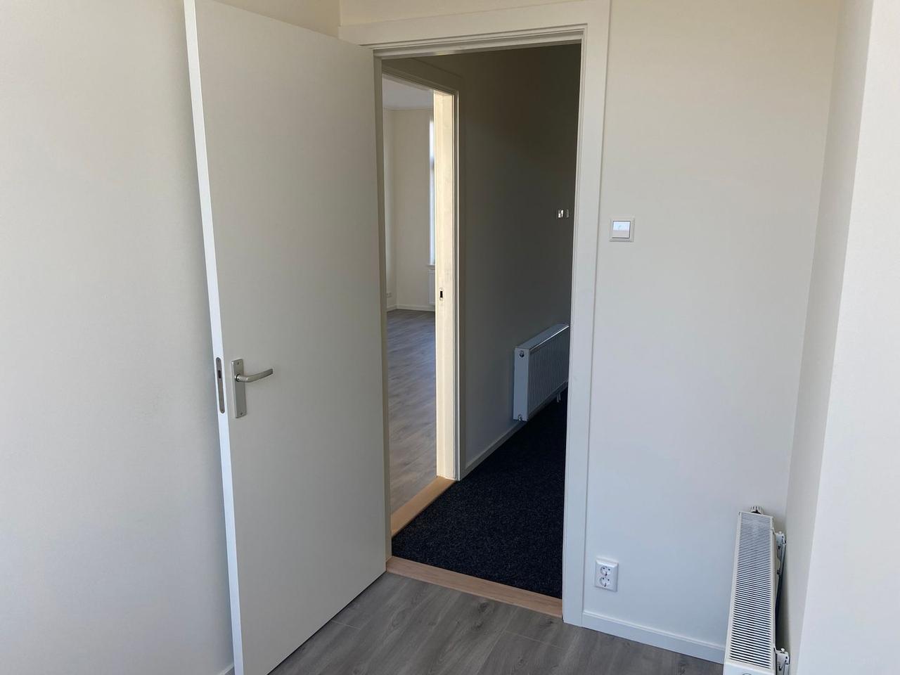 Net gerenoveerd dubbel bovenhuis met 4 slaapkamers - Afbeelding 14