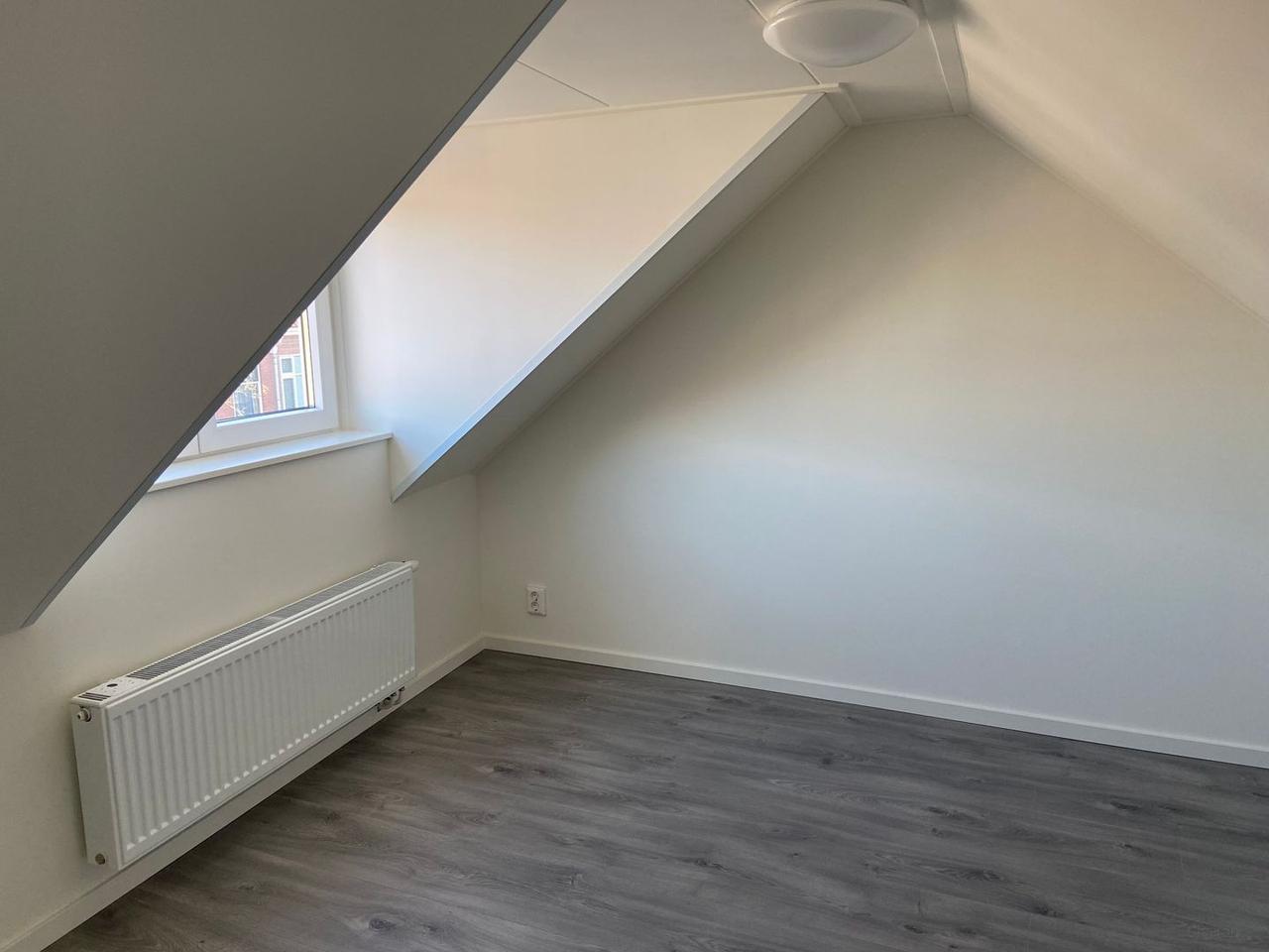 Net gerenoveerd dubbel bovenhuis met 4 slaapkamers - Afbeelding 20