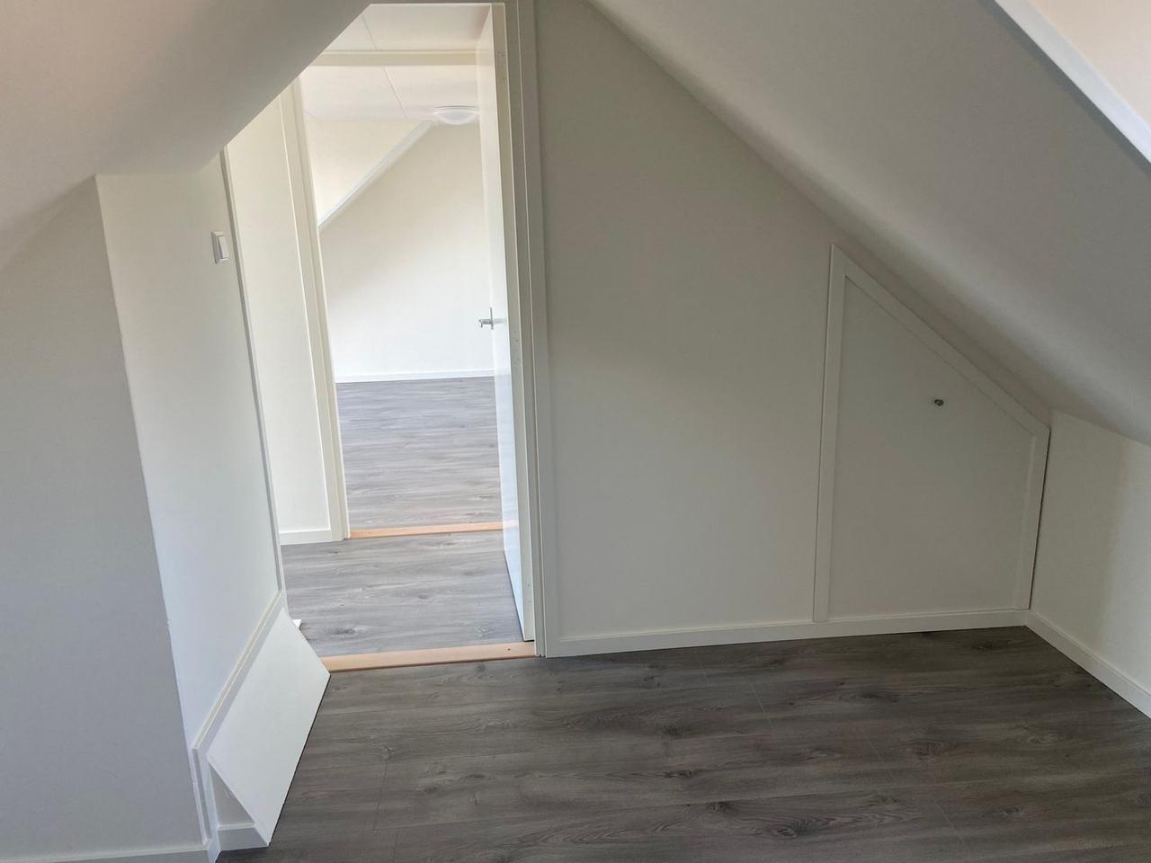 Net gerenoveerd dubbel bovenhuis met 4 slaapkamers - Afbeelding 21