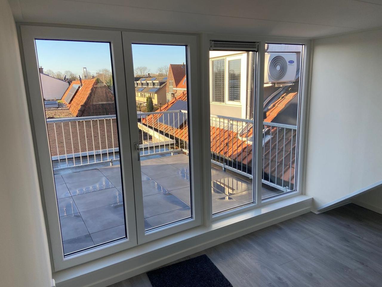 Net gerenoveerd dubbel bovenhuis met 4 slaapkamers - Afbeelding 23