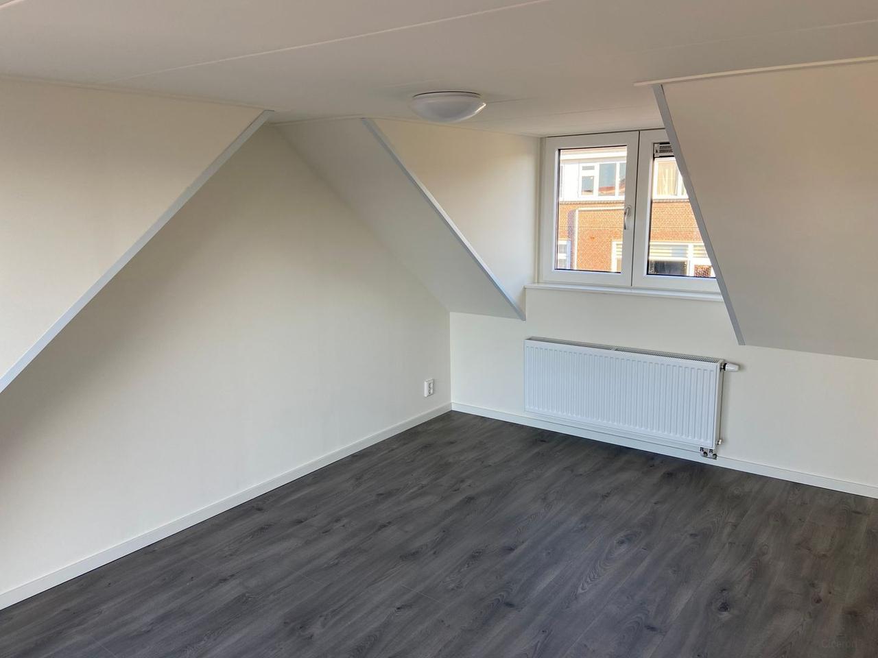 Net gerenoveerd dubbel bovenhuis met 4 slaapkamers - Afbeelding 24