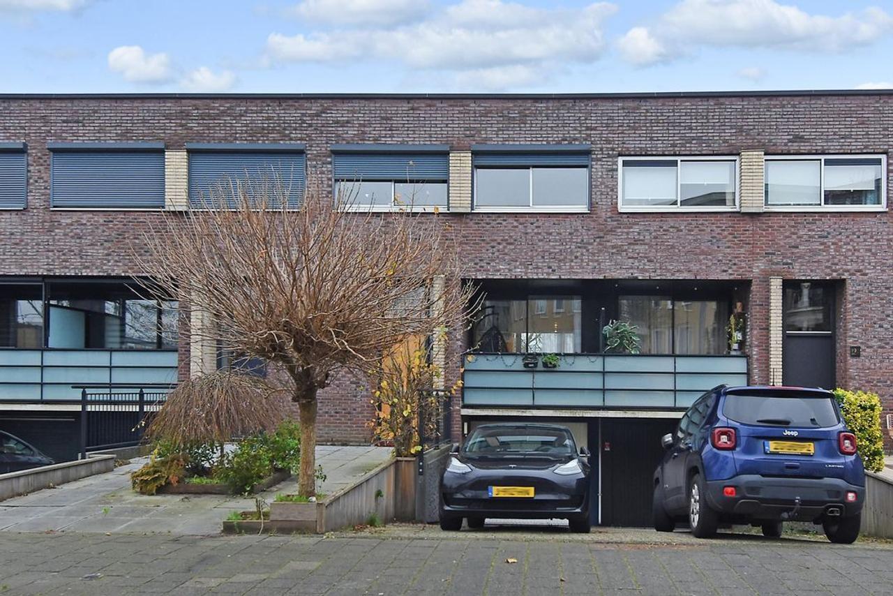Drive-in house with garage in De Strijp - Image 8