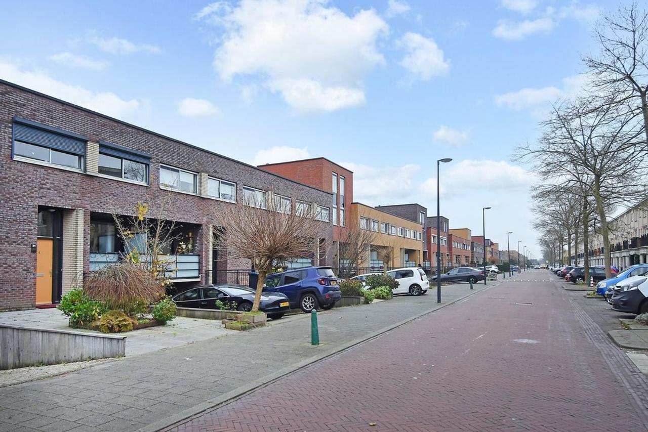 Drive-in house with garage in De Strijp - Image 9