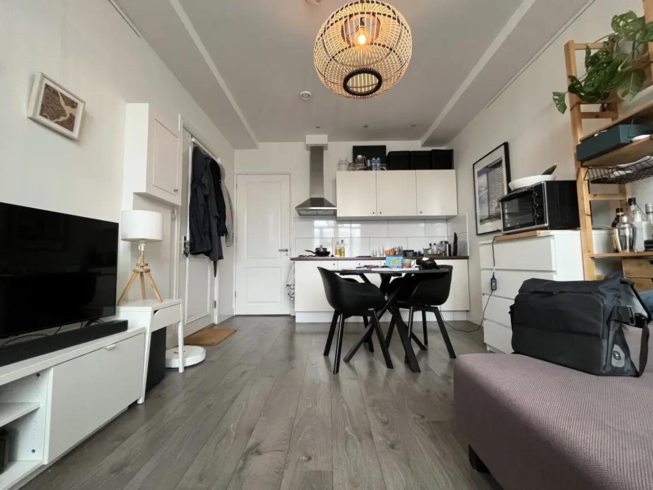 2-kamer appartement aan de Essenburgsingel - Afbeelding 1