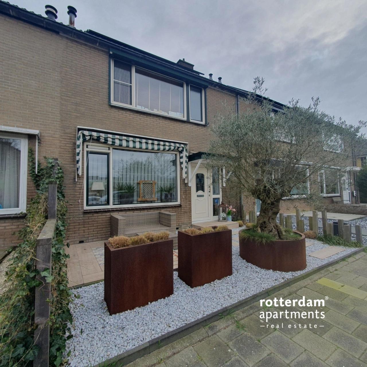 Gemeubileerd huis met tuin in Zwijndrecht - Afbeelding 1