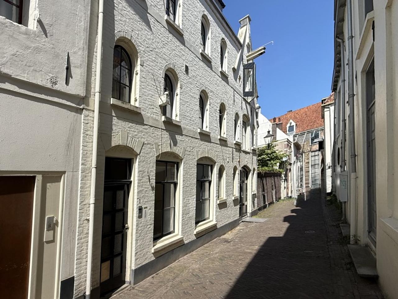 2-kamerappartement met terras in centrum - Afbeelding 1