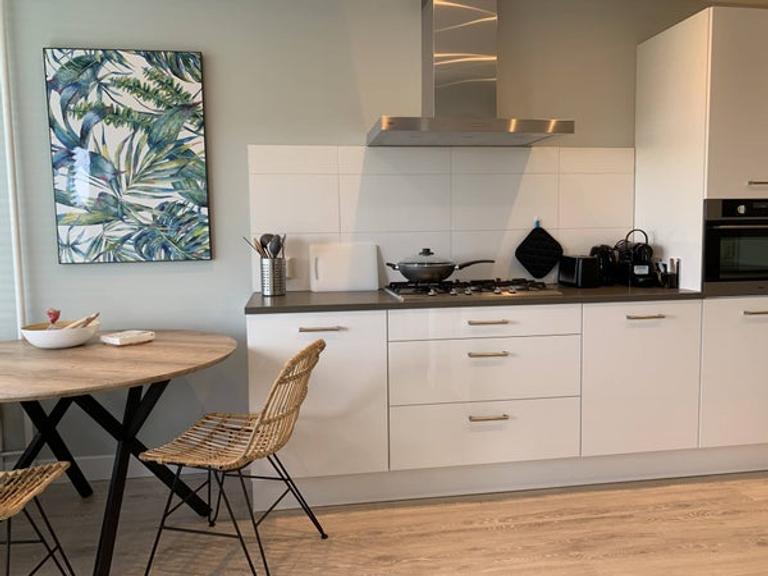 Gemeubileerd 4-kamerappartement met balkon - Afbeelding 3