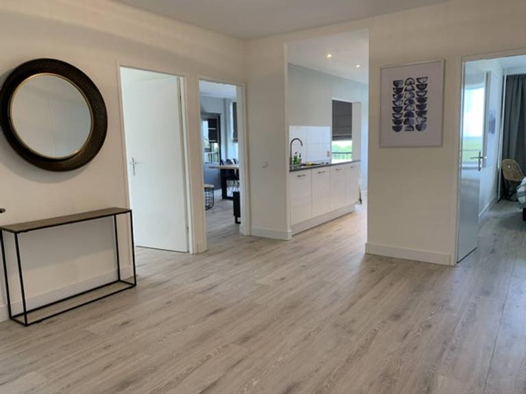 Gemeubileerd 4-kamerappartement met balkon - Afbeelding 4