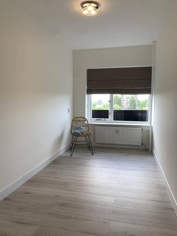 Gemeubileerd 4-kamerappartement met balkon - Afbeelding 7