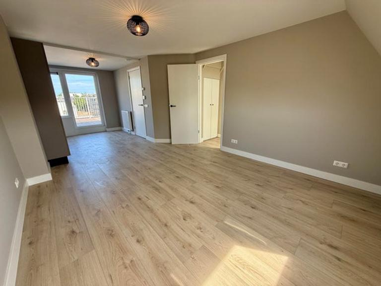 2-bedroom with roof terrace in East - Image 1