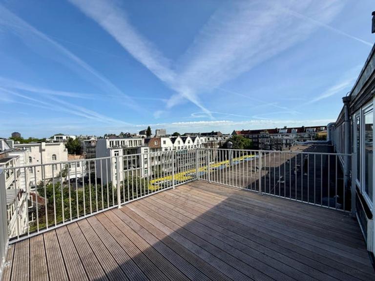 2-bedroom with roof terrace in East - Image 4