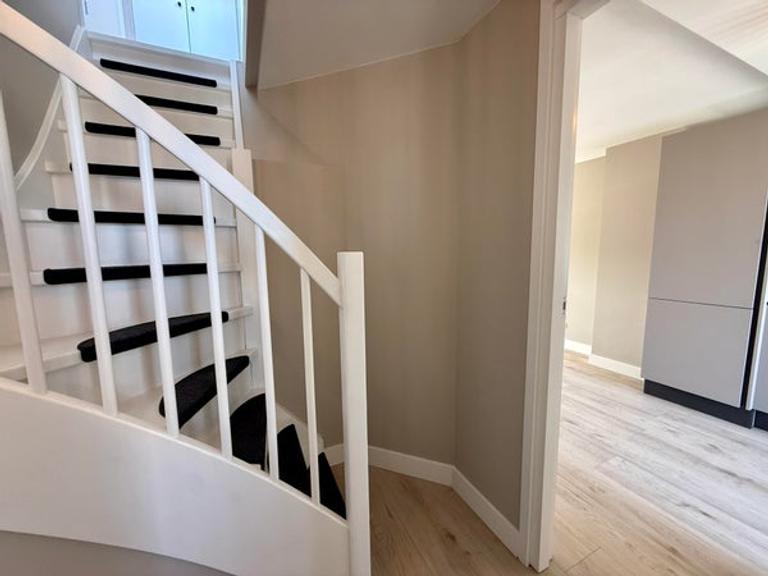 2-bedroom with roof terrace in East - Image 5