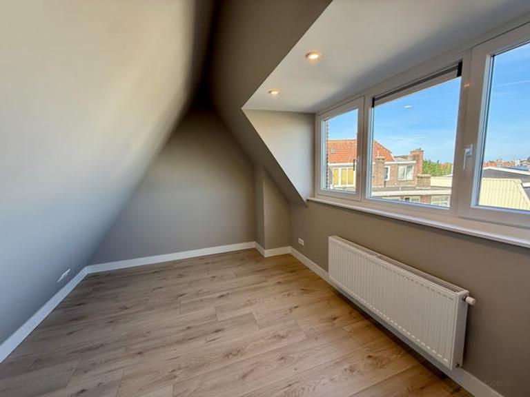 2-bedroom with roof terrace in East - Image 6