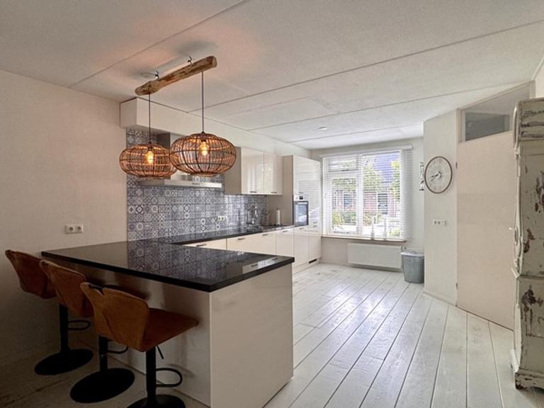 5-bedroom house with garden in Mook - Image 5