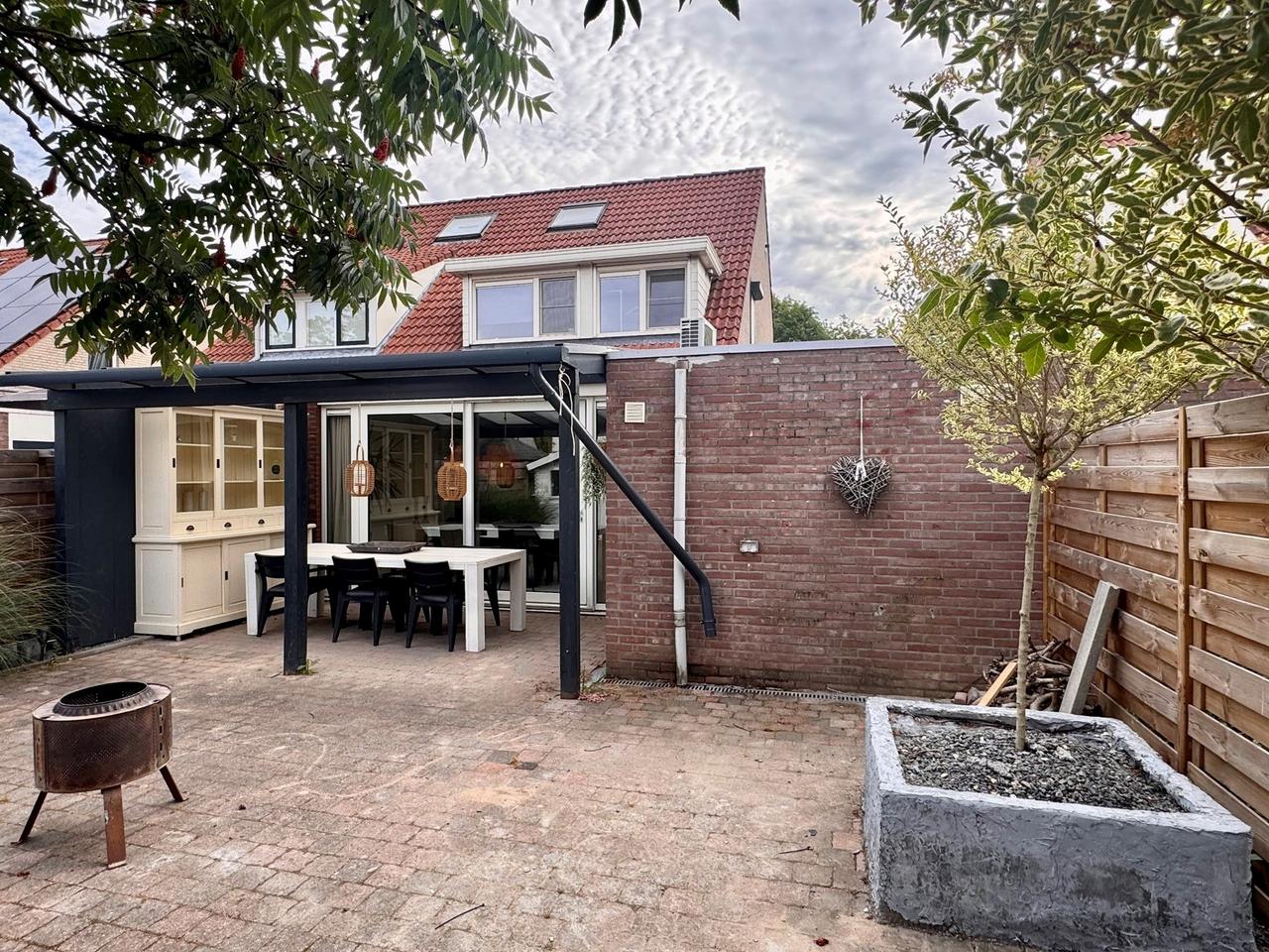 5-bedroom house with garden in Mook - Image 14