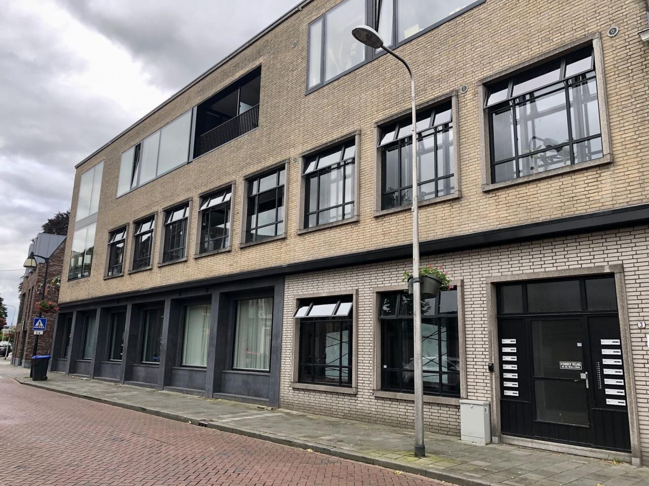 Appartement met groot dakterras - Afbeelding 1