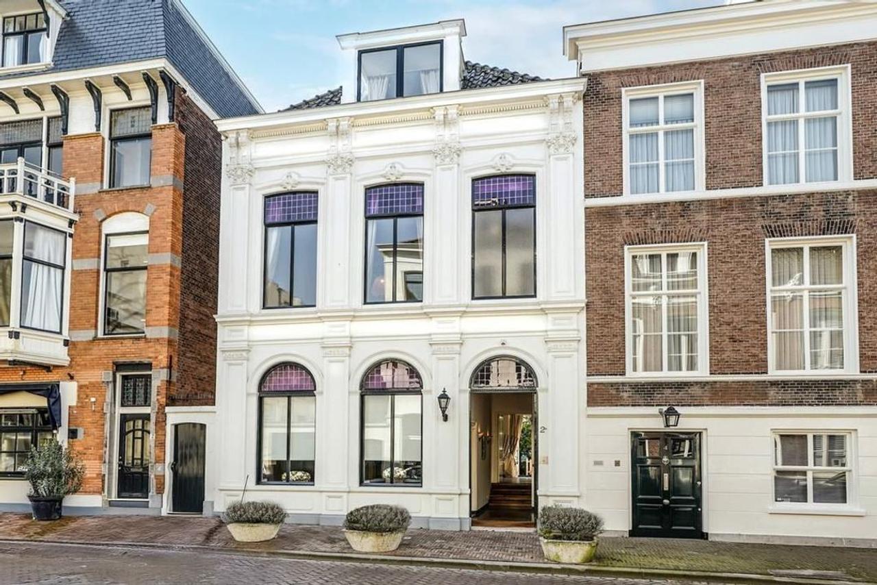 267 m² hoekwoning met 5 slaapkamers - Afbeelding 1