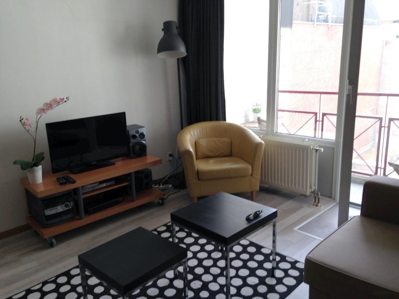 Gemeubileerde studio met balkon in centrum - Afbeelding 2