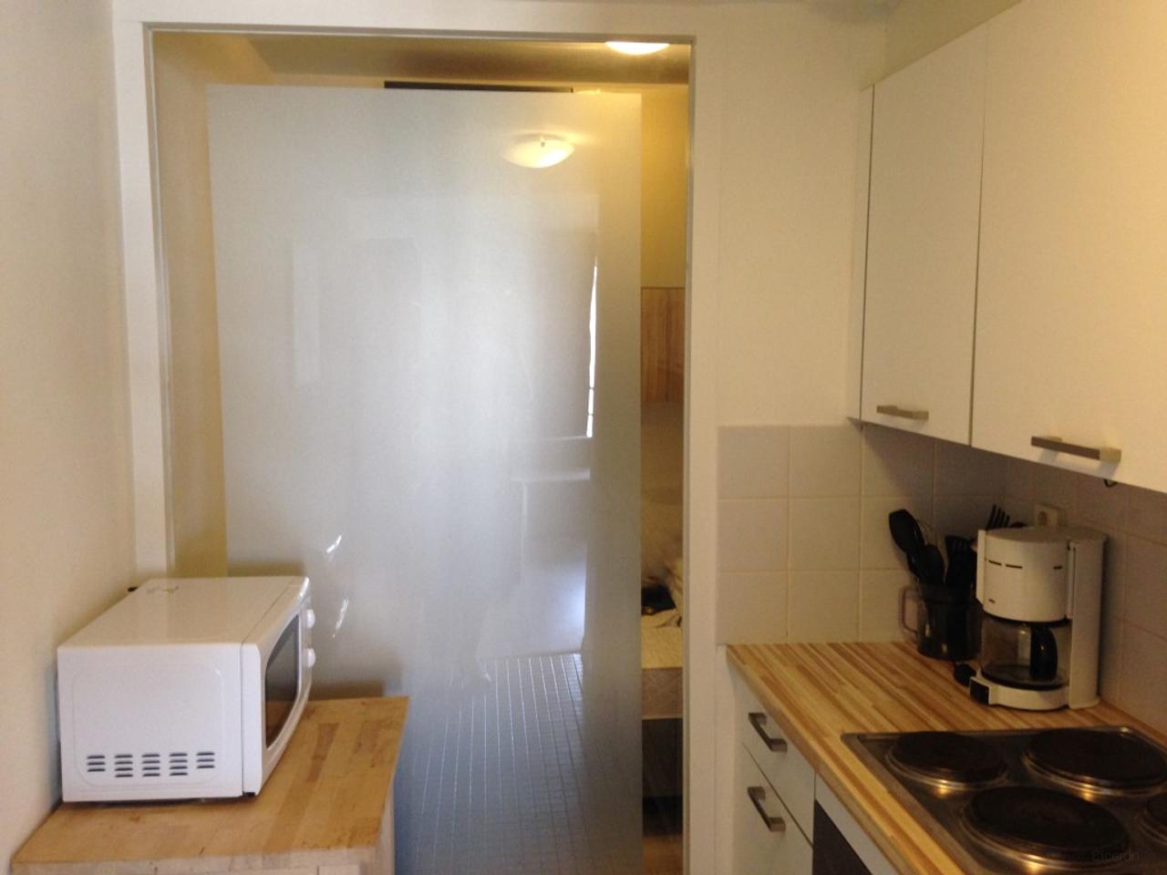 Gemeubileerde studio met balkon in centrum - Afbeelding 4
