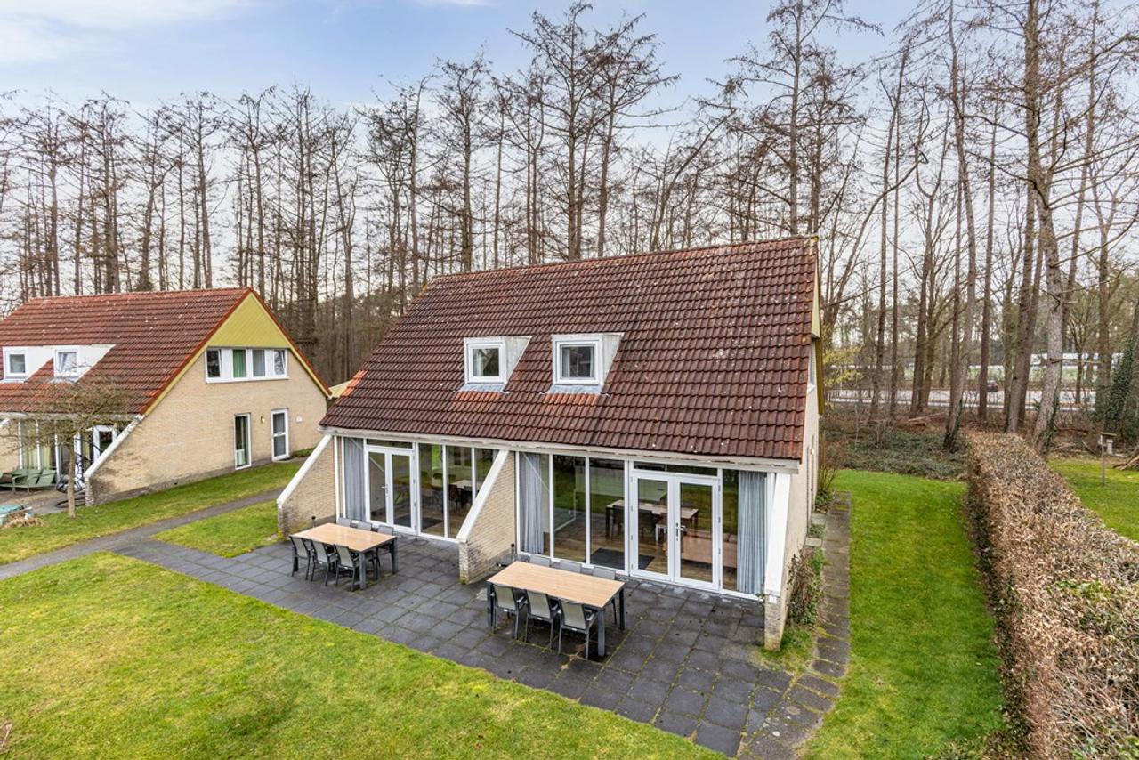 7-bedroom house by the forest - Image 3
