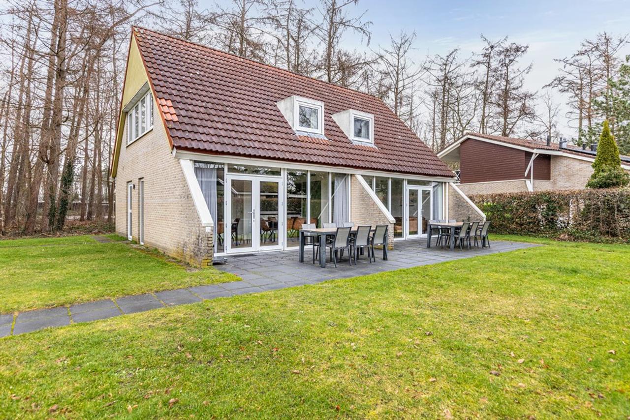 7-bedroom house by the forest - Image 4