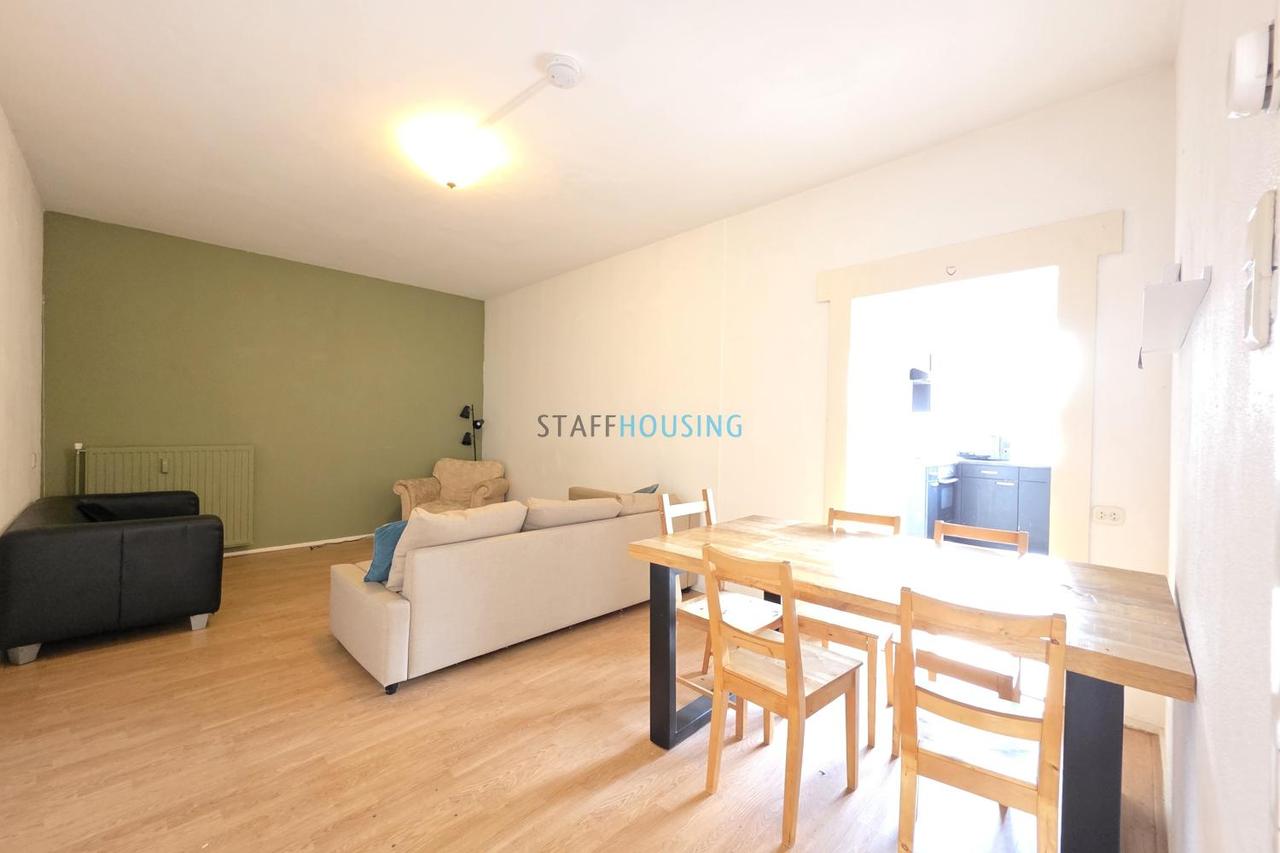 110 m² met 4 slaapkamers en balkon - Afbeelding 1