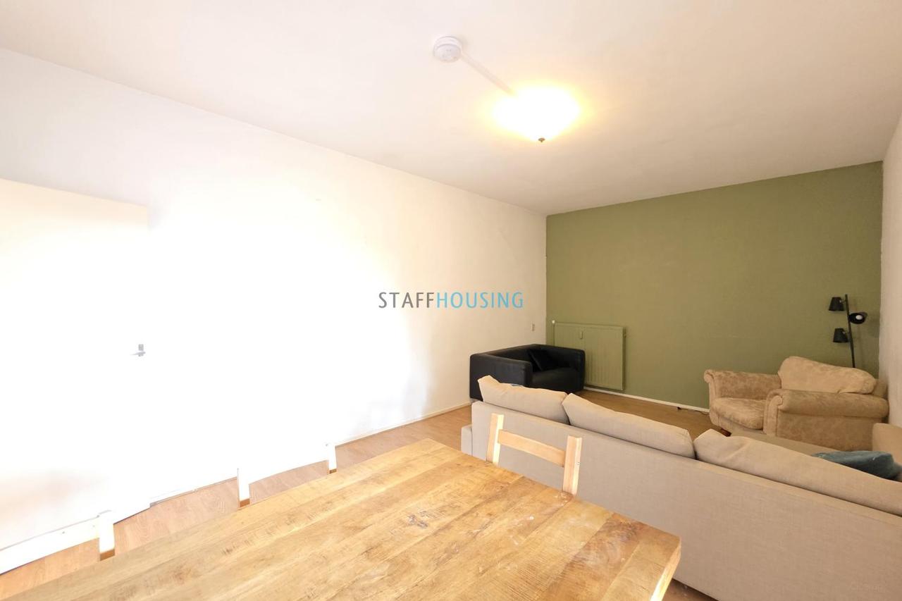 110 m² met 4 slaapkamers en balkon - Afbeelding 4