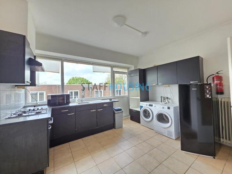 110 m² appartement met 4 slaapkamers - Afbeelding 28