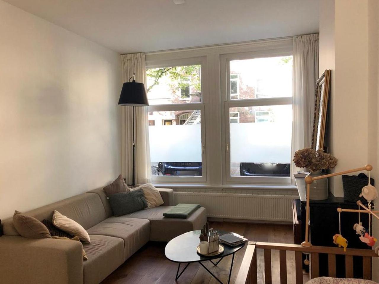 Apartment with 90 m² garden - Image 1