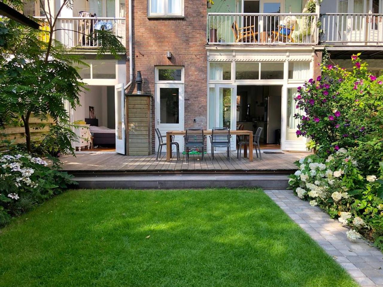 Apartment with 90 m² garden - Image 2