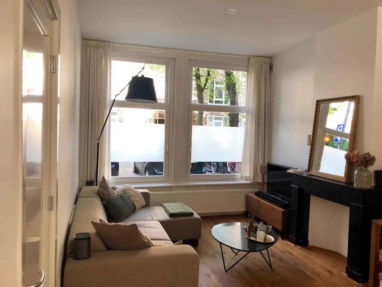 Apartment with 90 m² garden - Image 3