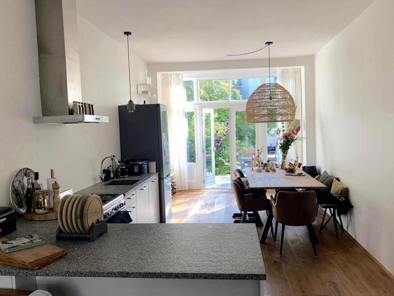 Apartment with 90 m² garden - Image 4