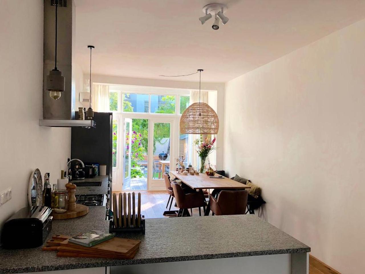 Apartment with 90 m² garden - Image 5