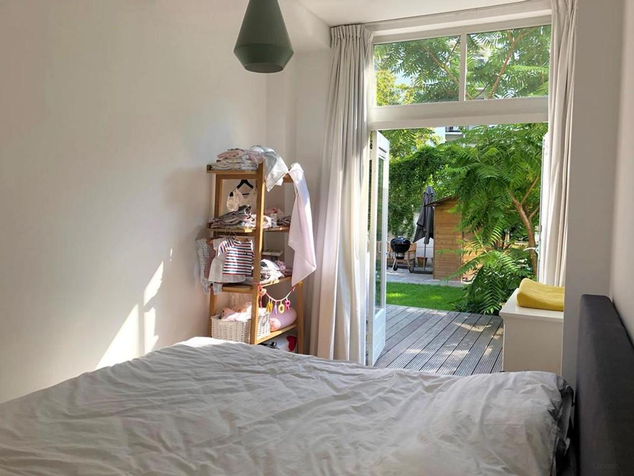 Apartment with 90 m² garden - Image 10