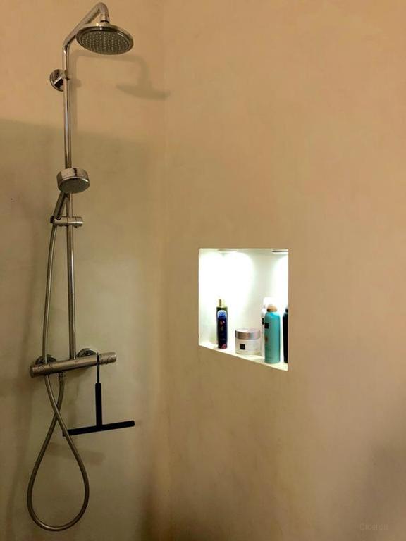 Apartment with 90 m² garden - Image 13