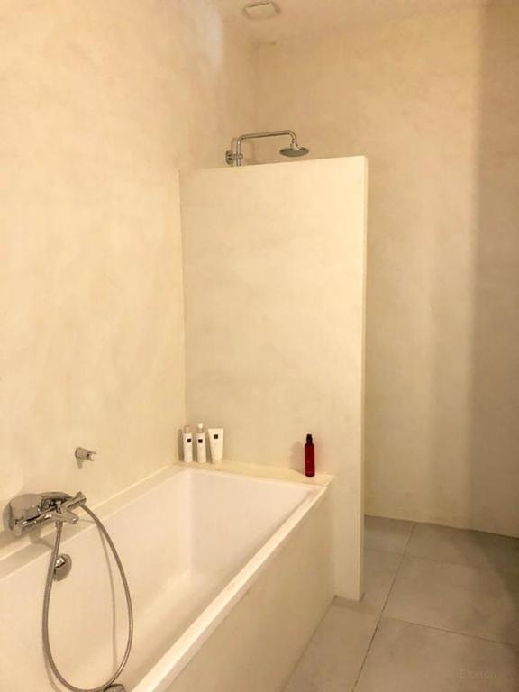 Apartment with 90 m² garden - Image 14